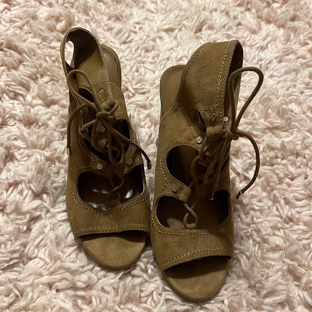 Indigo Rd. Size 8. Tan Heels